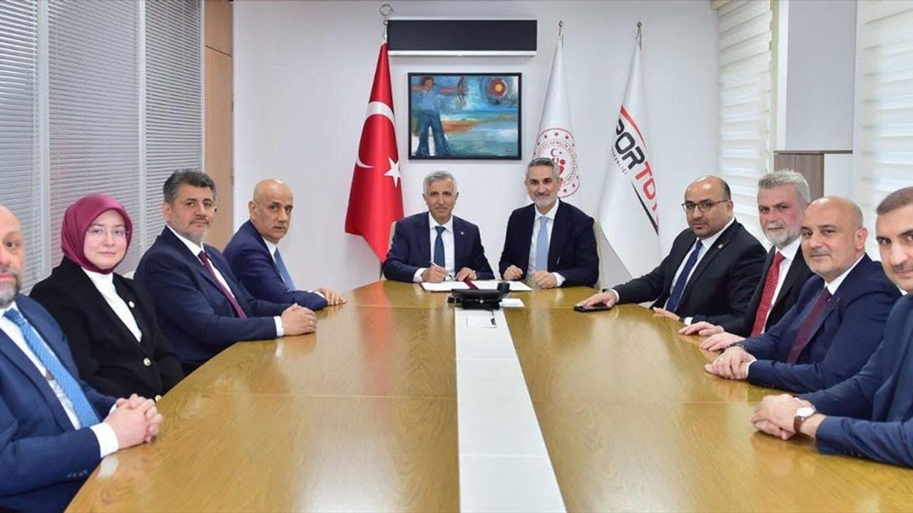 Kahramanmaraş Stadyumu İçin Yapım Sözleşmesi İmzalandı