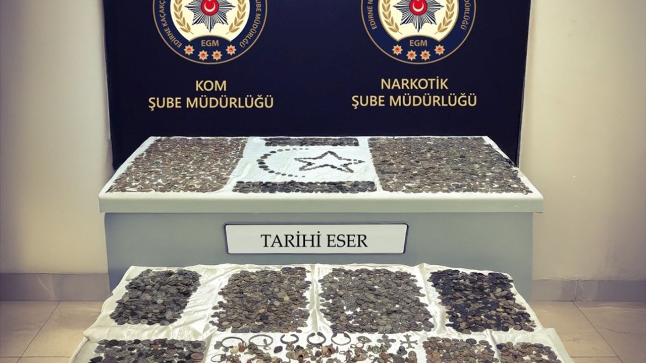 Kapıkule'de Tırda 12 Bin 770 Tarihi Eser Ele Geçirildi