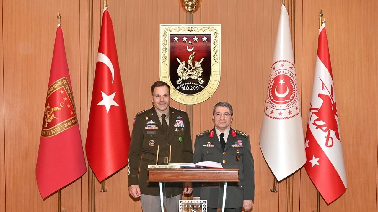 Kara Kuvvetleri Komutanı Bayraktaroğlu, NATO Komutanı Donahue ile Görüştü