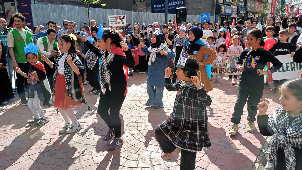 Karabük'te Çocuklar Filistin ve Doğu Türkistan İçin Yürüdü
