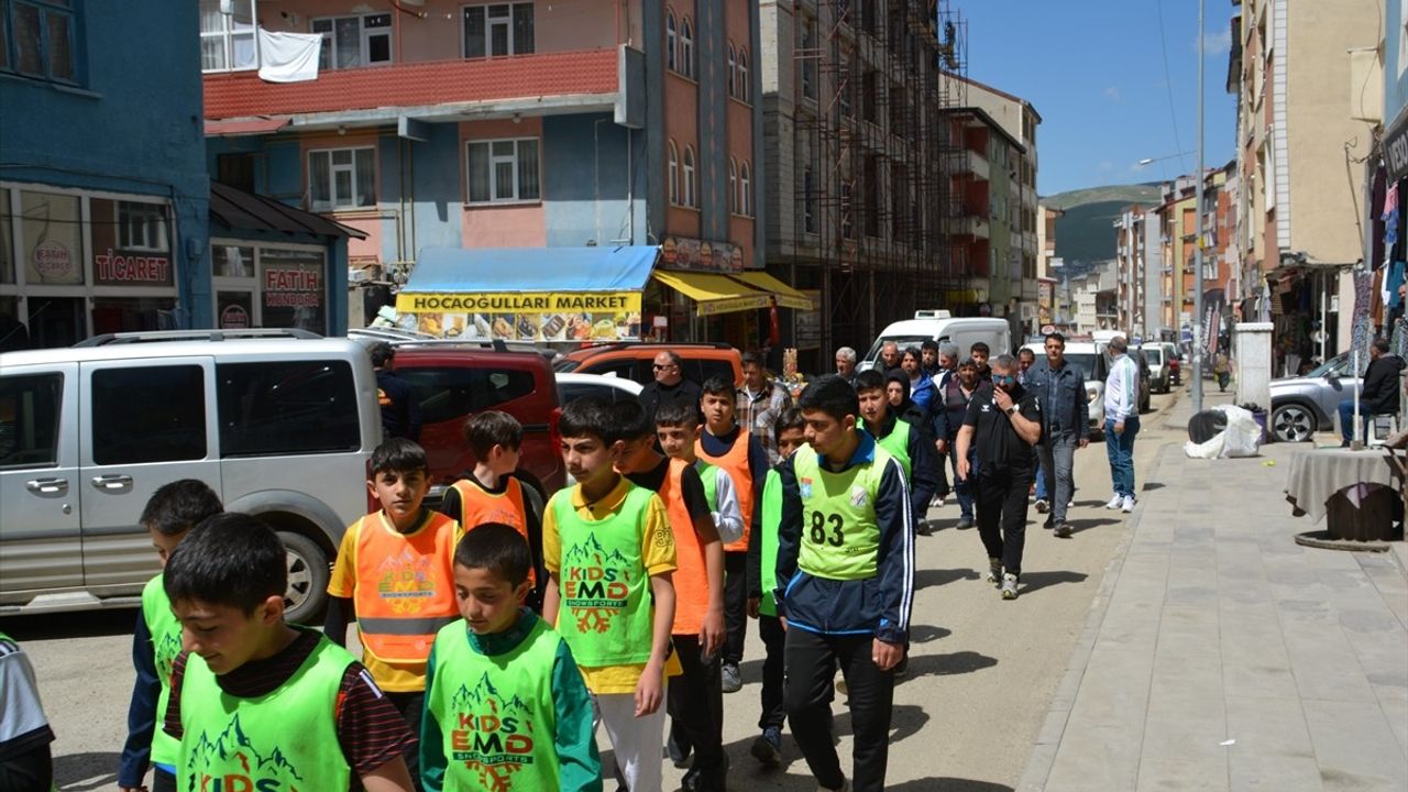 Kars'ta Usta Ailesi İçin Anma Yürüyüşü Düzenlendi
