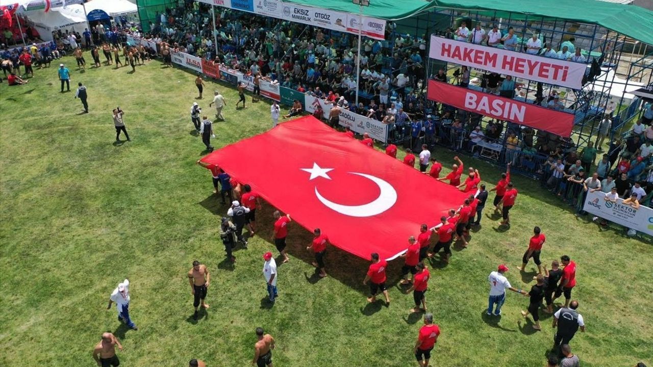 Kaş Belediyesi 4. Yağlı Güreşleri'nde İsmail Balaban Zirvede