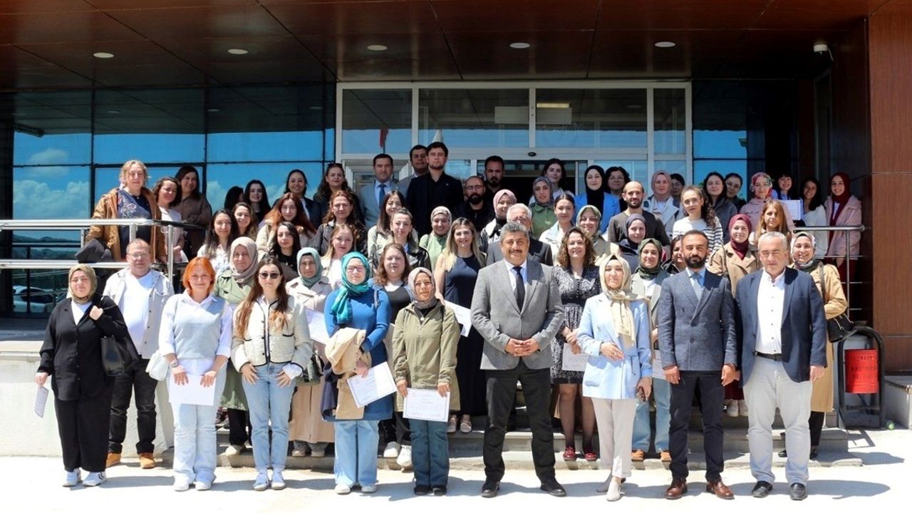 Kastamonu'da 67 Ebe için Doğuma Hazırlık Eğitimi Düzenlendi