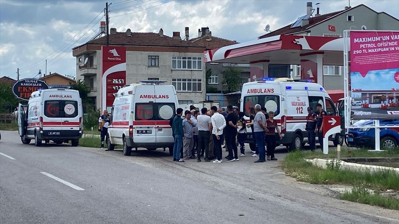 Kastamonu'da Ambulansta Yaşanan Kazada 4 Kişi Yaralandı