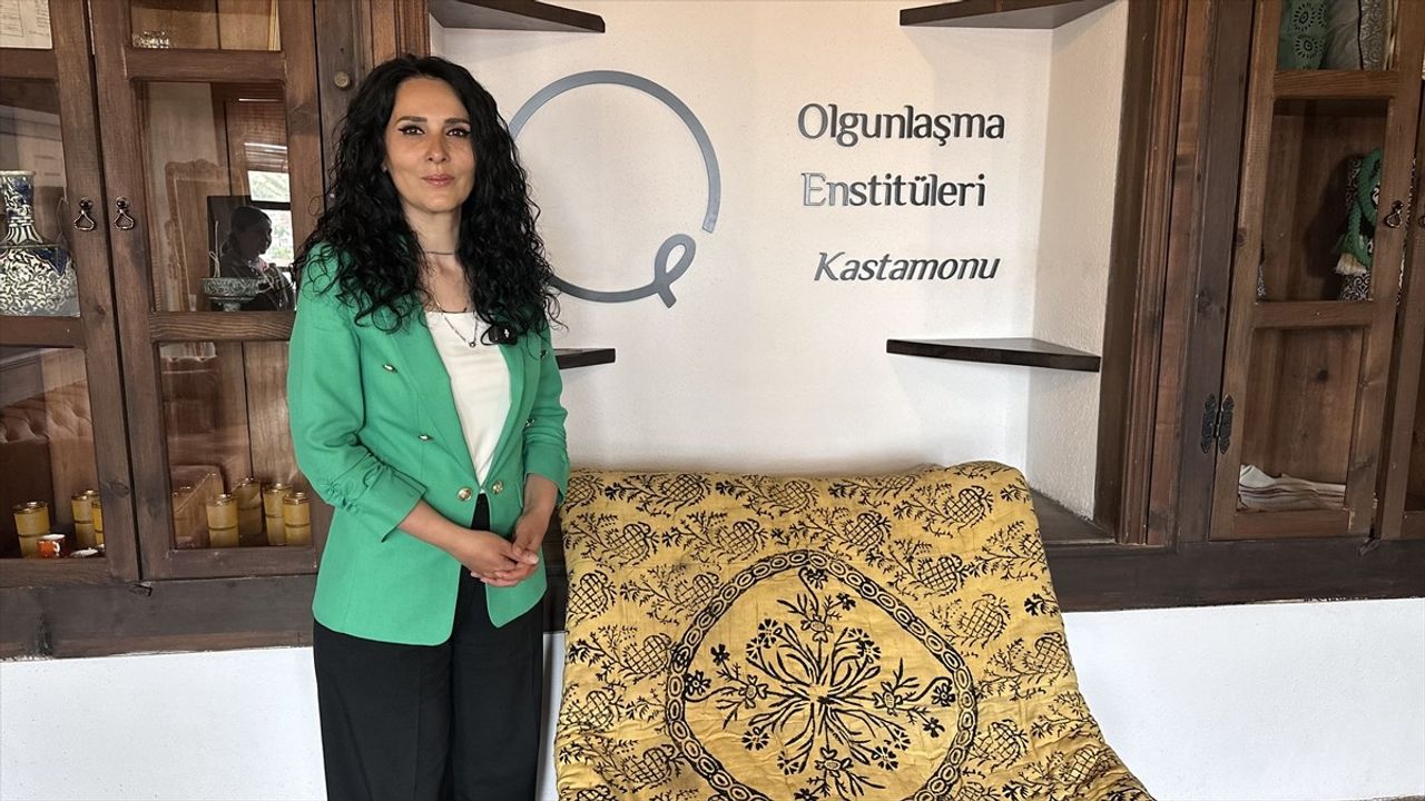 Kastamonu'da Asırlık Yorgan ve Minder Kılıfında Nadir Desenler Keşfedildi