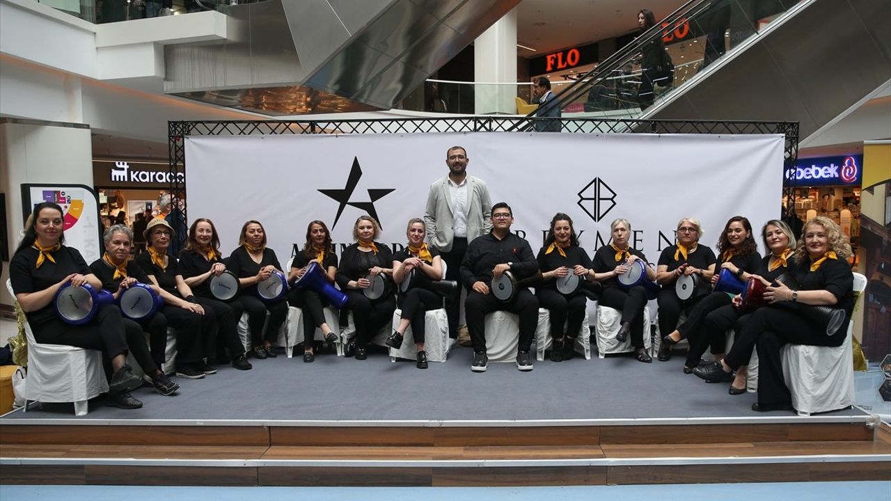 Kastamonu'da Kadın Ritim Grubu Anneler Günü'nde Coşkulu Gösteri Sunuyor