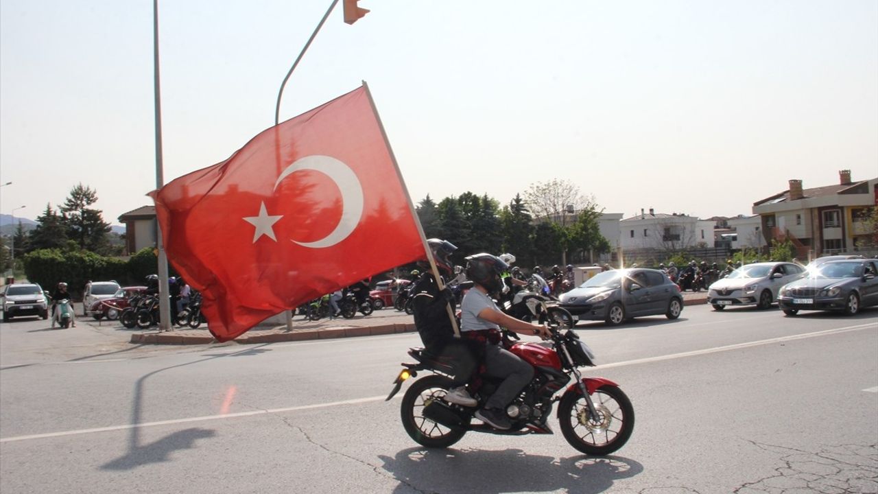 Kayseri'de Motosiklet Tutkunları 19 Mayıs'ı Coşkuyla Kutladı