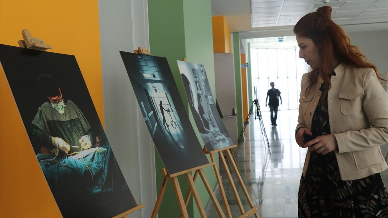 Kayseri'de Sağlıkçılardan Görsel Sanat Sergisi