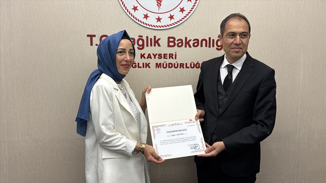 Kayseri'de Sigarayı Bırakanlara Teşekkür Belgesi Töreni