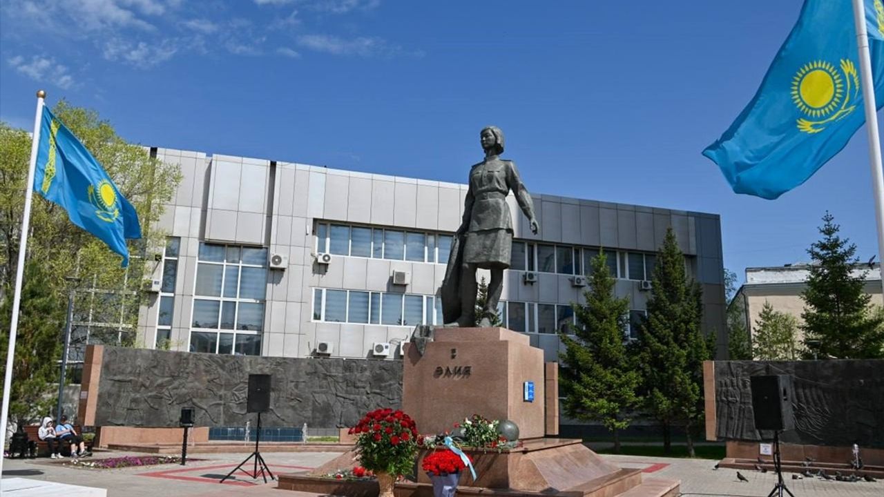 Kazakistan'da 9 Mayıs Zafer Günü Törenleri Coşkuyla Kutlandı