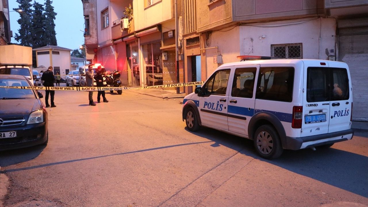 Kilis'te Araç Park Yeri Kavgasında Baba ve Oğlu Yaralandı