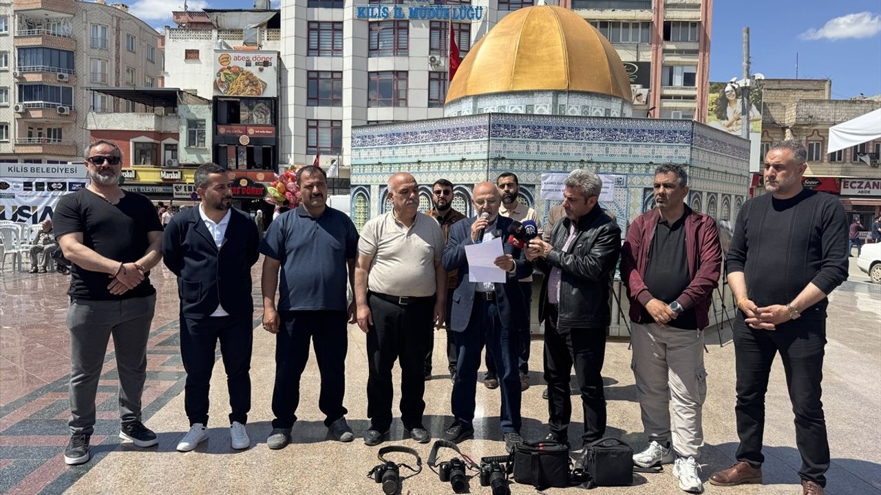 Kilis'te Gazeteciler, İsrail'in Saldırılarına Protesto Düzenledi