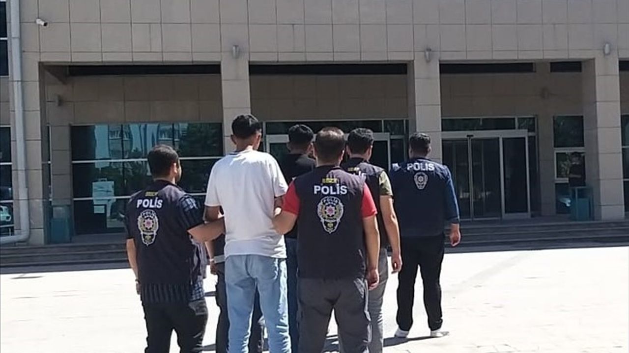 Kilis'te Nitelikli Dolandırıcılık Operasyonunda 7 Zanlı Tutuklandı