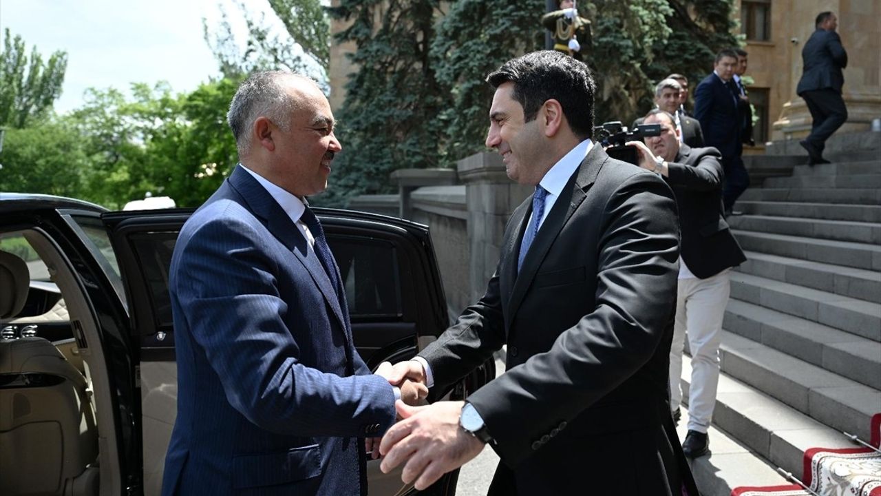 Kırgızistan, Azerbaycan-Ermenistan Barış Müzakerelerine Destek Veriyor
