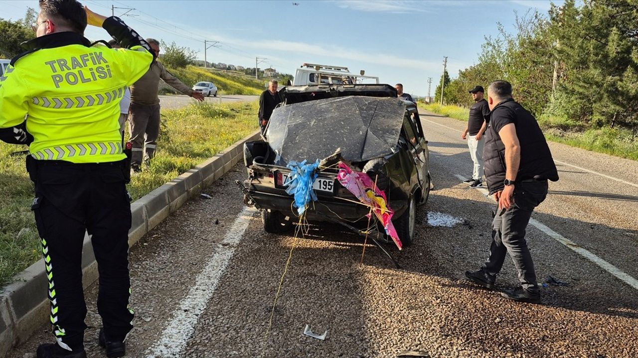 Kırıkkale'de Trafik Kazası: 1 Ölü, 2 Yaralı