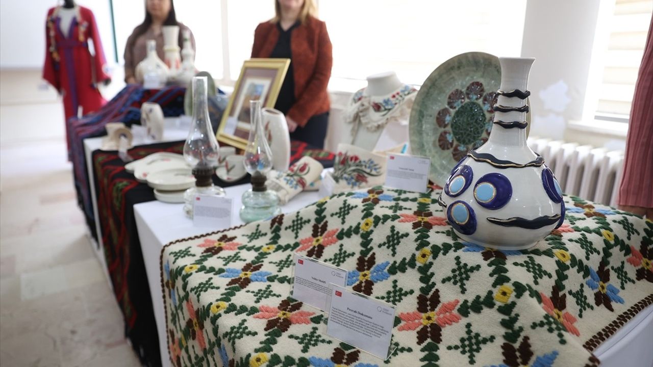 Kırklareli'de Seramik ve Dokuma Sergisi Açıldı