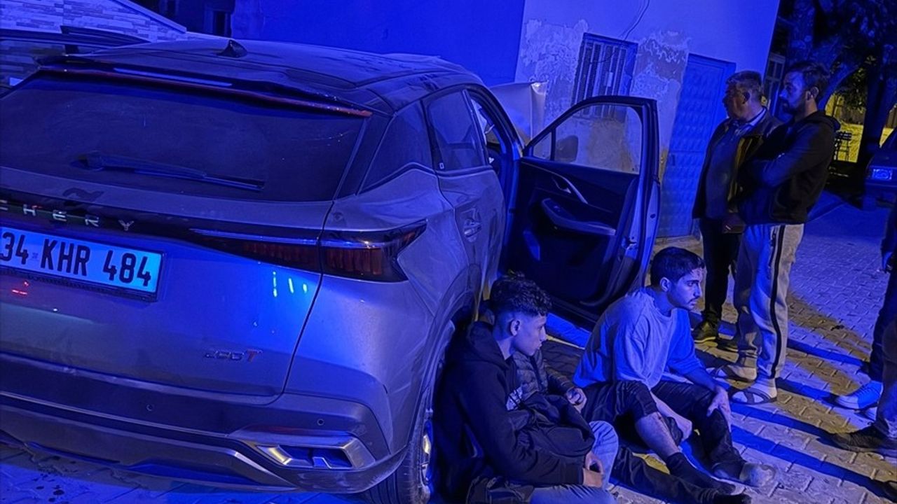 Kırklareli'nde Jandarmadan Kaçan Araç Kaza Yaptı: 5 Düzensiz Göçmen Yaralandı