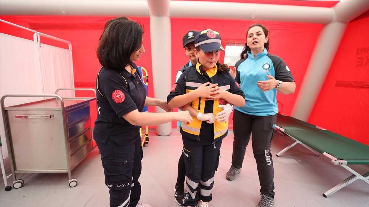 Kırklareli'nde Öğrencilere Heimlich Manevrası Eğitimi Verildi