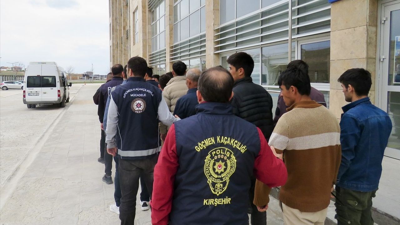 Kırşehir'de 18 Düzensiz Göçmen Yakalandı