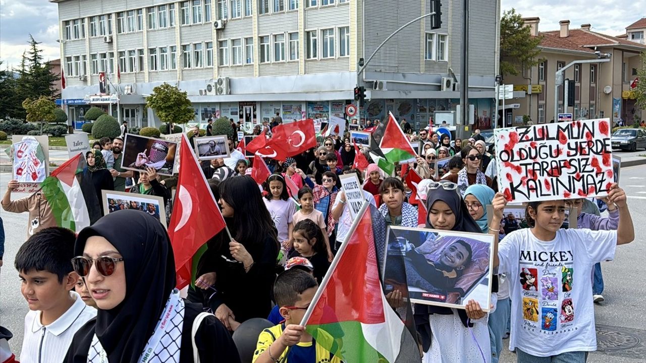 Kırşehir'de Çocuklar Gazze İçin Yürüdü
