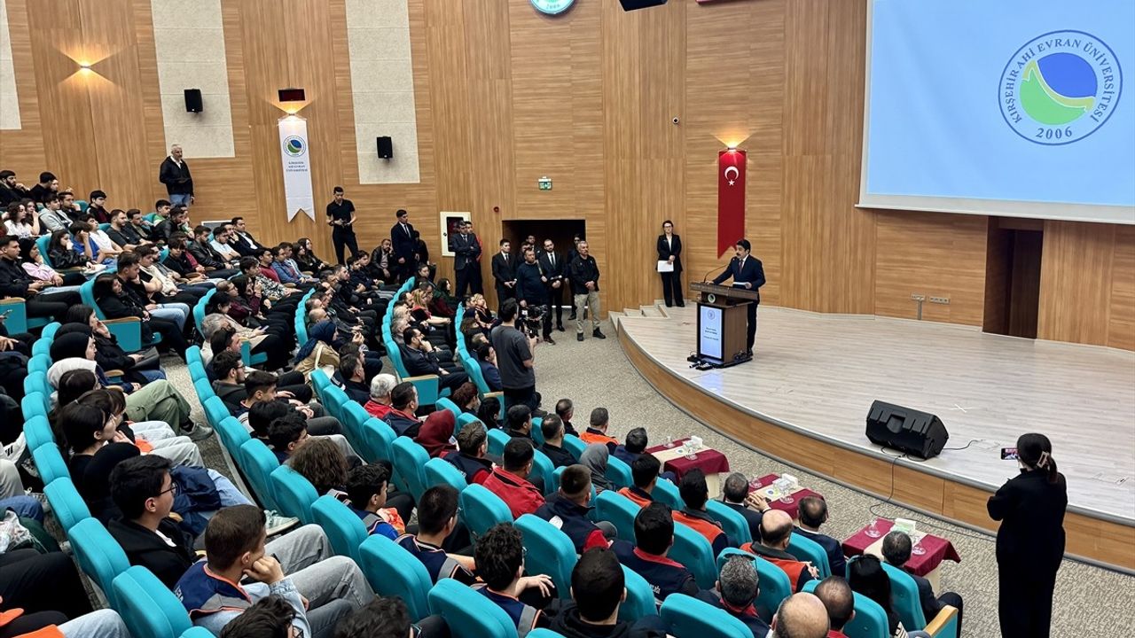 Kırşehir'de Depremle Birlikte Yaşam Konferansı Düzenlendi