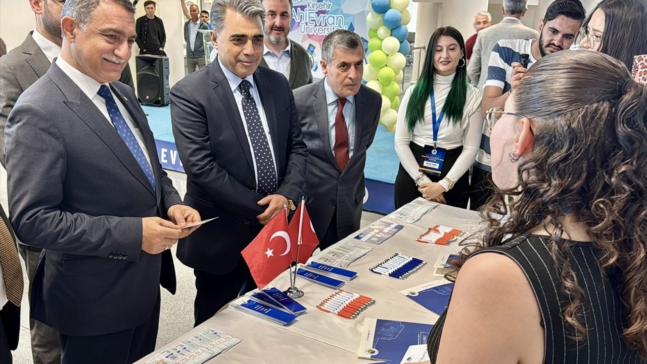 Kırşehir'de Üniversite Tanıtım Fuarı Rüzgarı