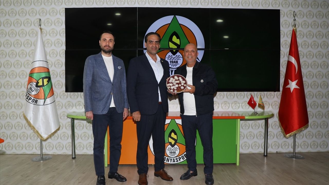 KKTC'li Bakan Gardiyanoğlu, Alanyaspor Başkanı Çavuşoğlu'na Taziye Ziyareti Gerçekleştirdi