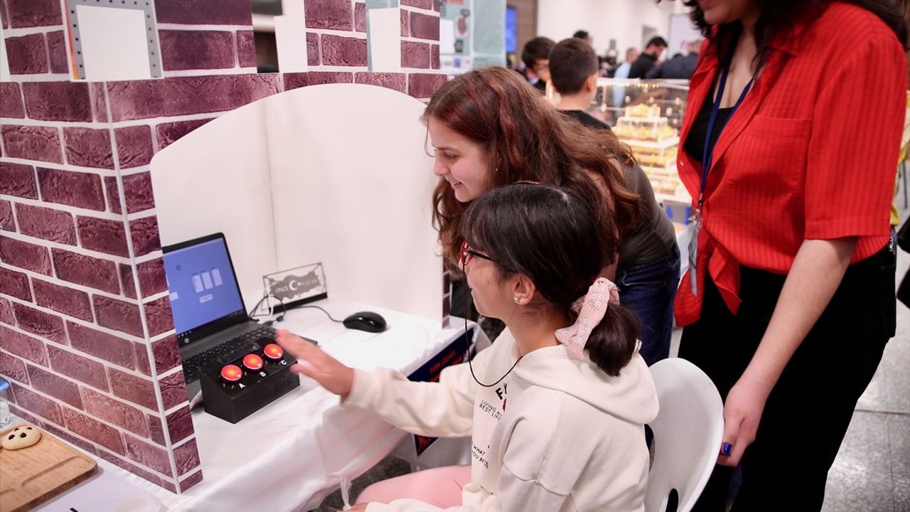 Kocaeli'de 6. Uluslararası Kelebek Robot Olimpiyatları Başladı