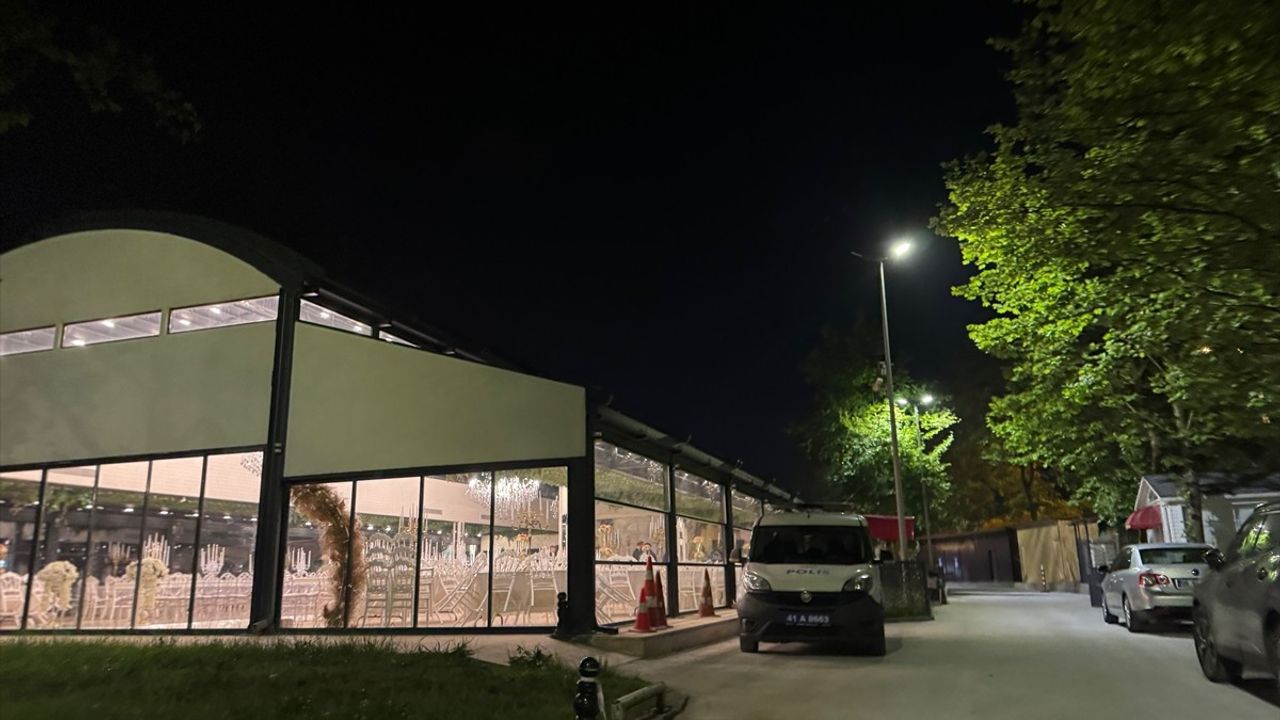 Kocaeli'de Düğün Salonunda Disco Topunun Düşmesi: Avukat Açıklama Yaptı