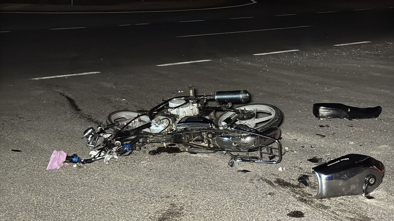 Kocaeli'de Feci Kaza: Motosiklet ve Otomobil Çarpıştı, 1 Ölü, 2 Yaralı