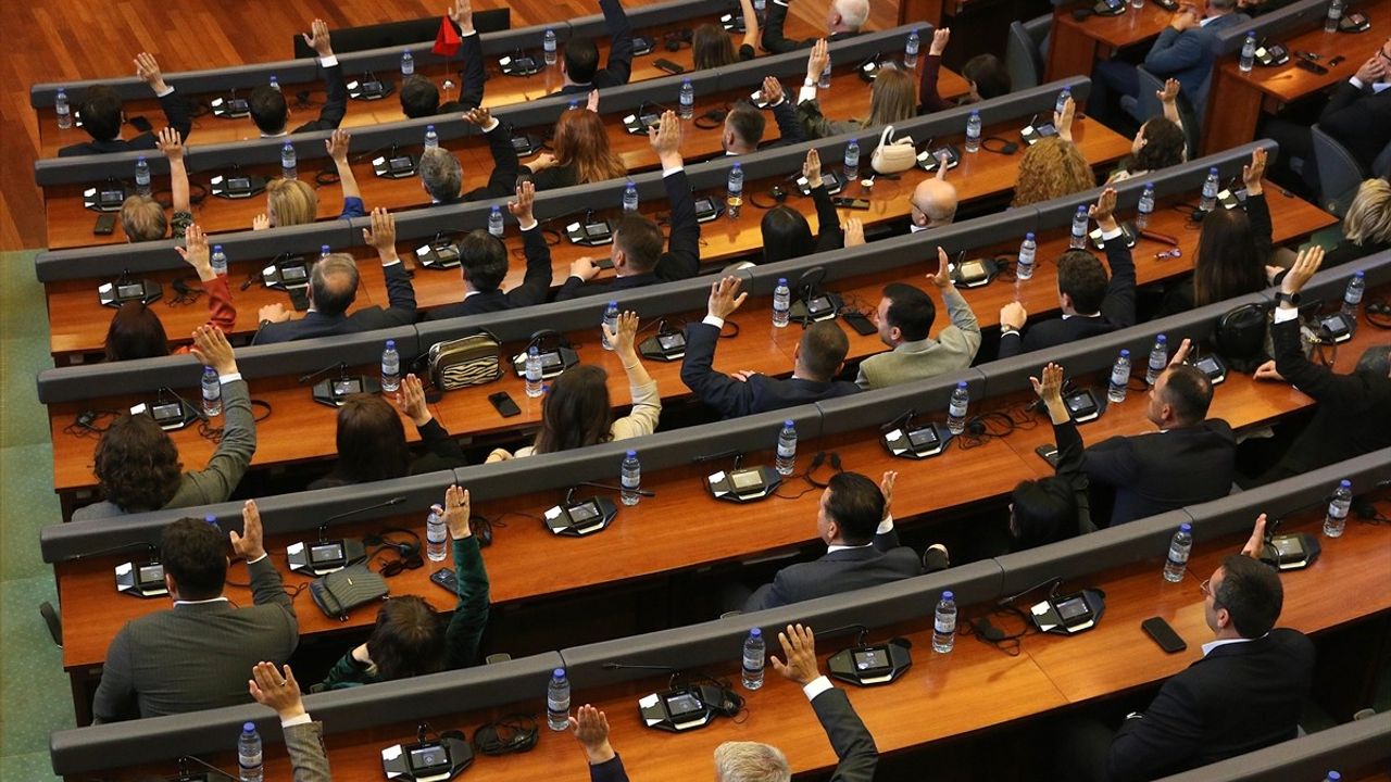 Kosova’da Siyasi Kriz Derinleşiyor: Genel Seçimlerin Ardından Hükümet Kurma Süreci Tıkanmış Durumda