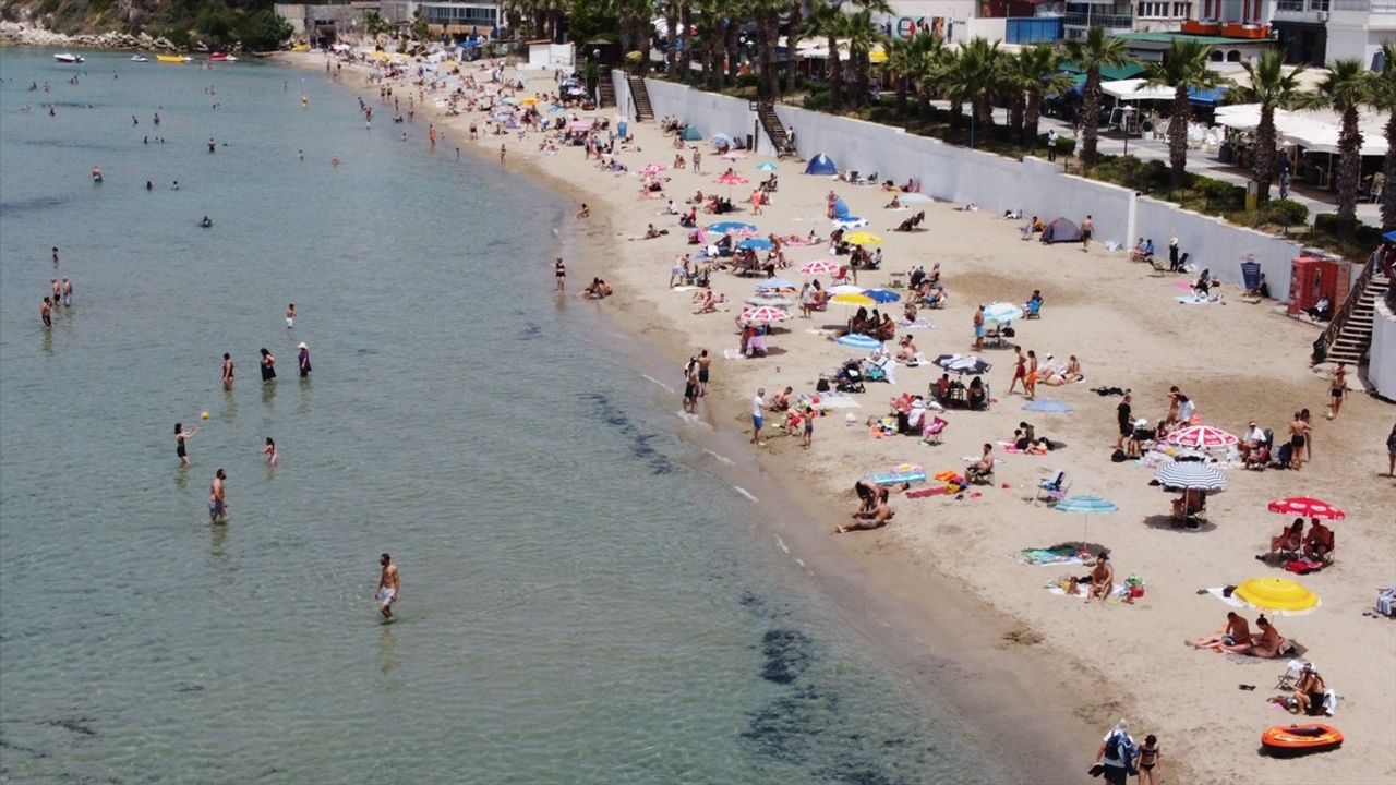Kuşadası ve Didim Sahillerinde Yaz Yoğunluğu: Denizseverler Akın Etti