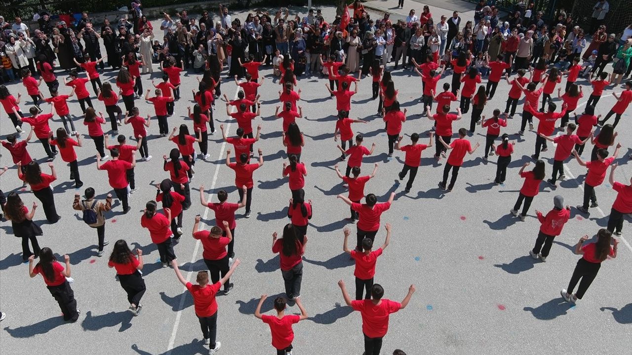 Kütahya'da 100'den Fazla Öğrenci Harmandalı Oynadı