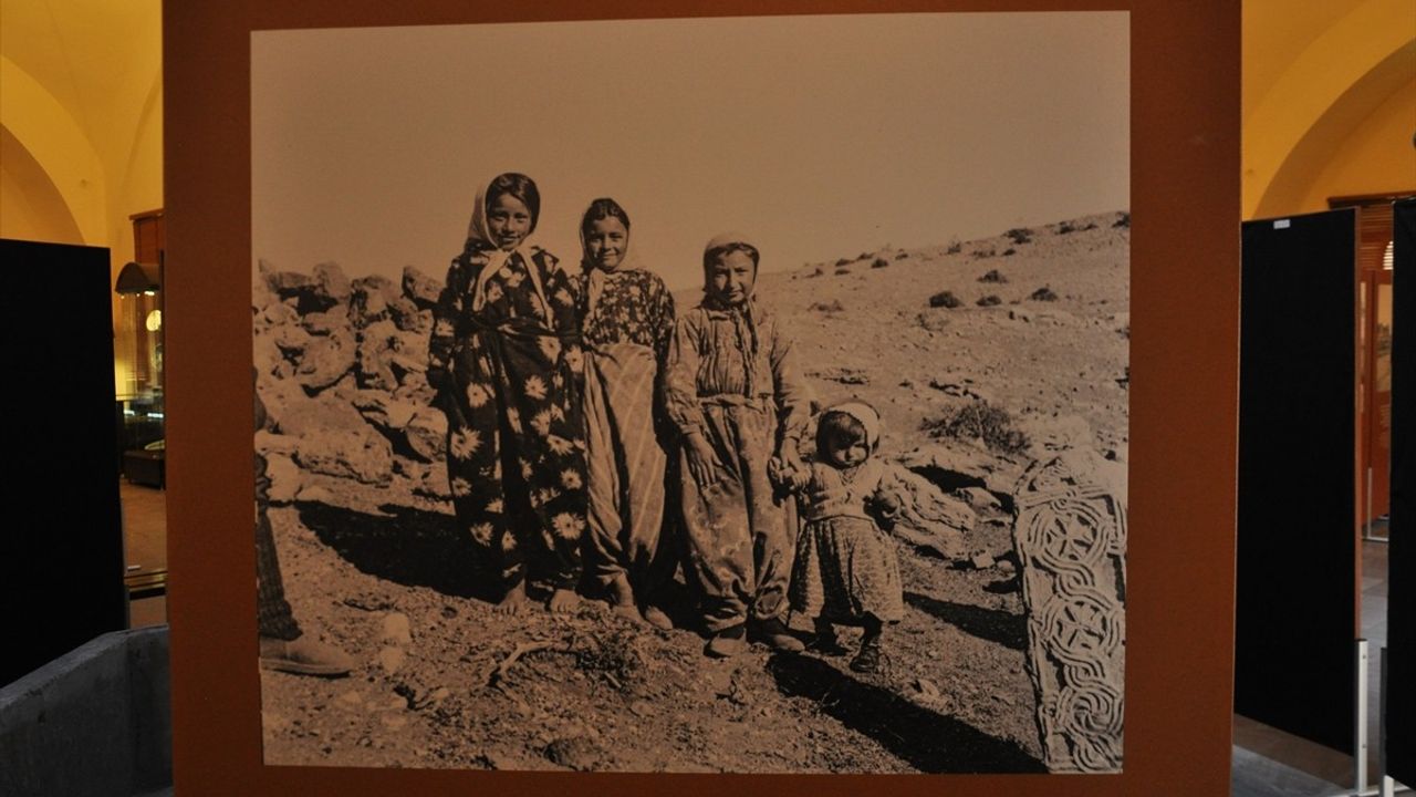 Kütahya'da 'Dağlık Frigya Vadisi' Sergisi Açıldı