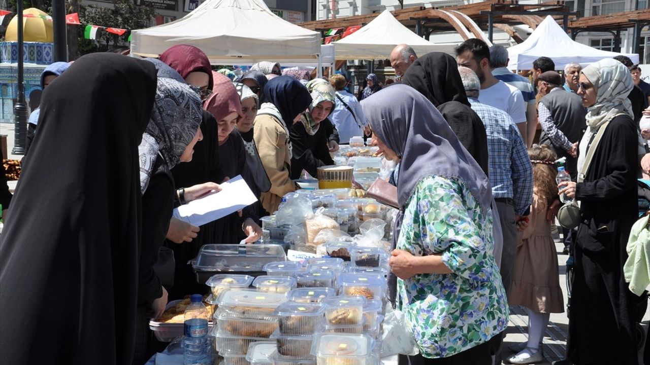 Kütahya'da Gazze'ye Destek için Hayır Çarşısı Kuruldu