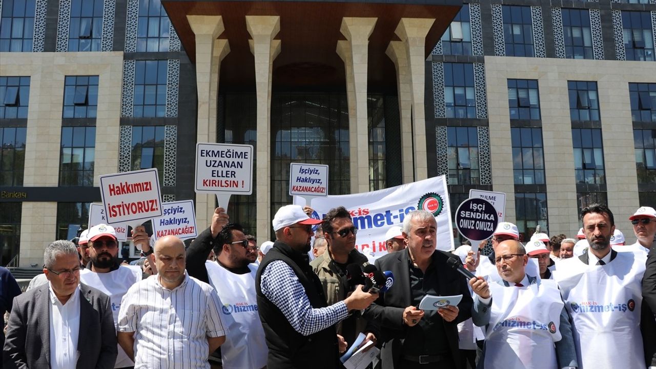 Kütahya'da İşten Çıkarılan Belediye İşçileri Protesto Edildi
