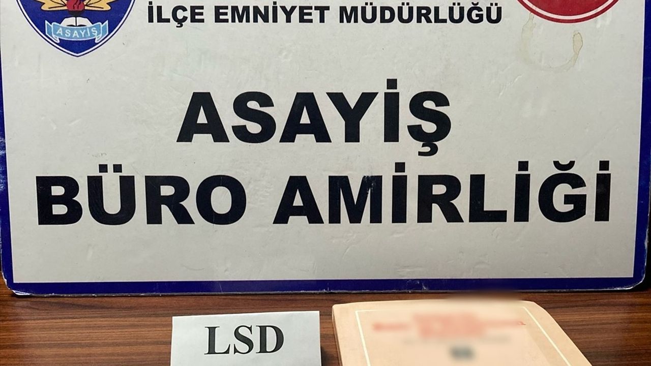 Kütahya'da Kitap Sayfalarında Uyuşturucu Satan Şüpheli Tutuklandı