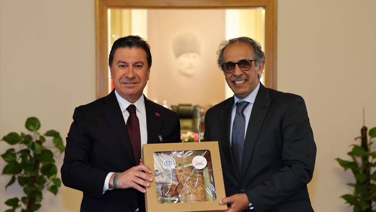 Kuveyt Büyükelçisi Adwani, Muğla Büyükşehir Belediye Başkanı Aras'ı Ziyaret Etti