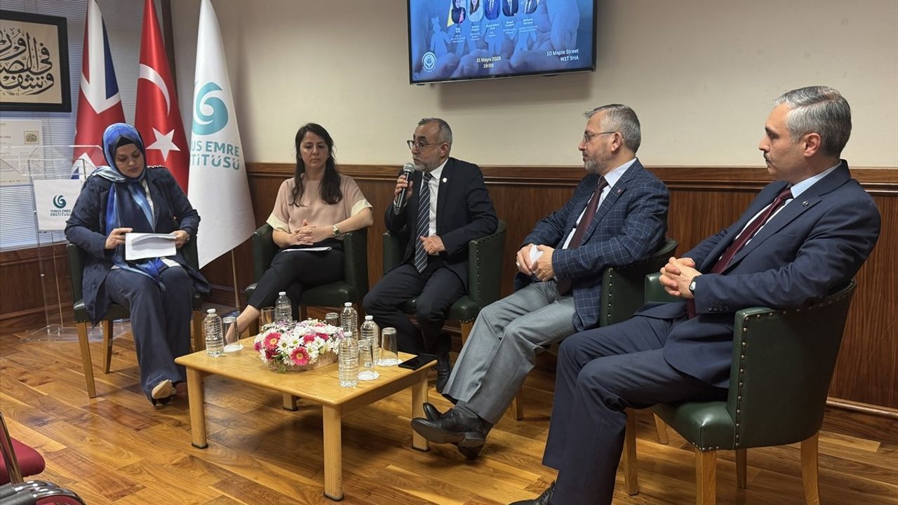 Londra'da 'Diasporada Aile Olmak' Paneli Düzenlendi