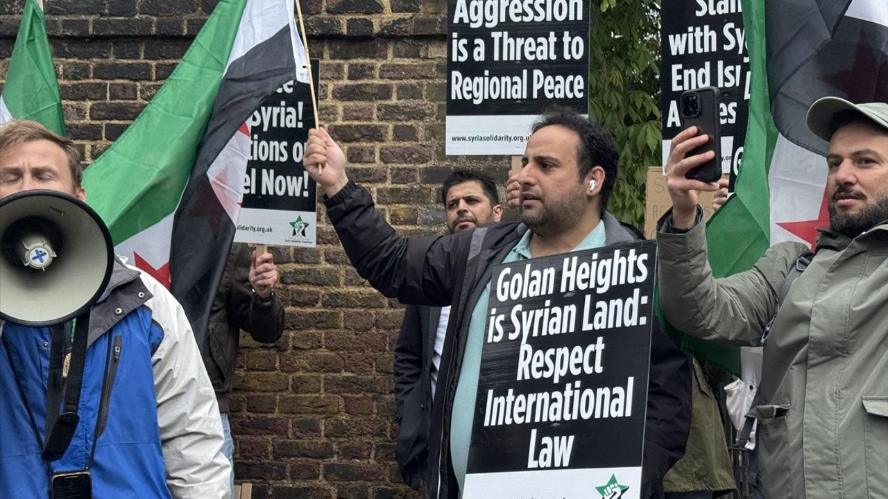 Londra'da İsrail'in Suriye Saldırılarına Protesto