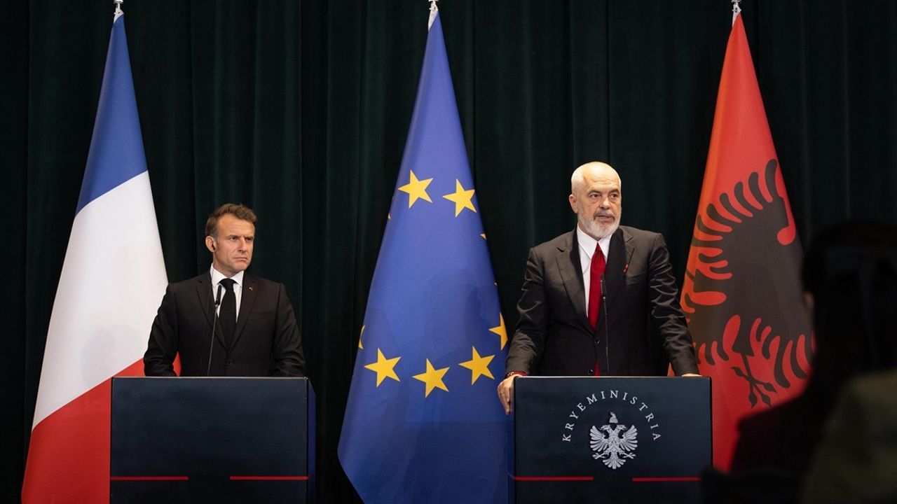 Macron: Arnavutluk'un Yeri Avrupa Birliği'nde