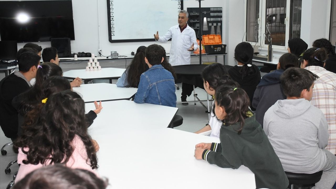 Malatya'da Çocuk Üniversitesi Bilim Şenliği Coşkusu