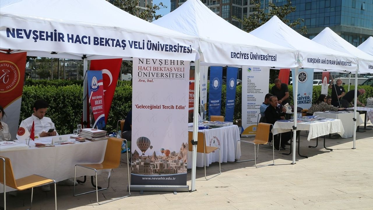 Malatya'da Üniversite Tanıtım Fuarı Coşkusu