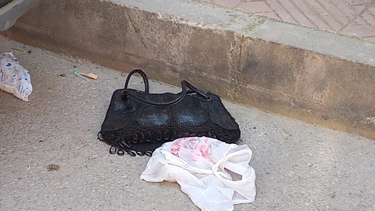 Manisa'da 85 Yaşındaki Kadın Çanta Gasbından Yaralandı
