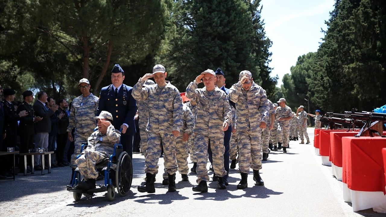Manisa'da Engelli Gençler Bir Günlük Askerlik Deneyimi Yaşadı