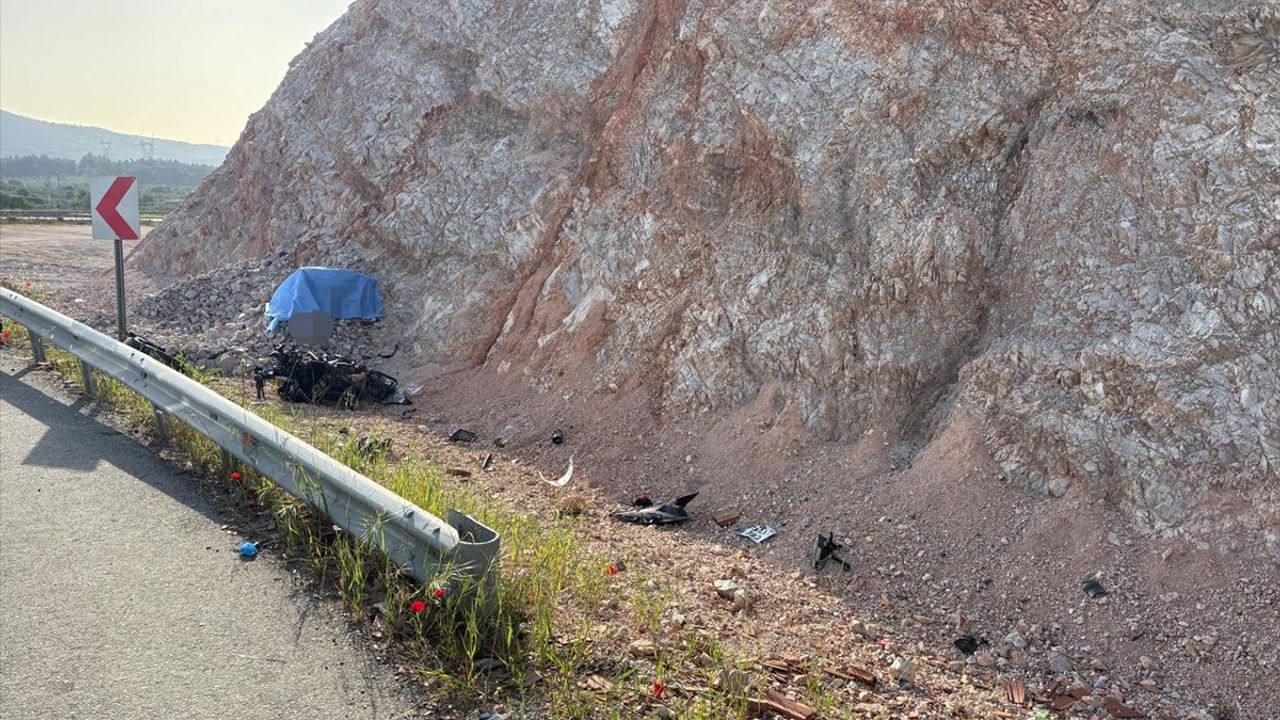 Manisa'da Motosiklet Kazası: 1 Ölü, 1 Yaralı
