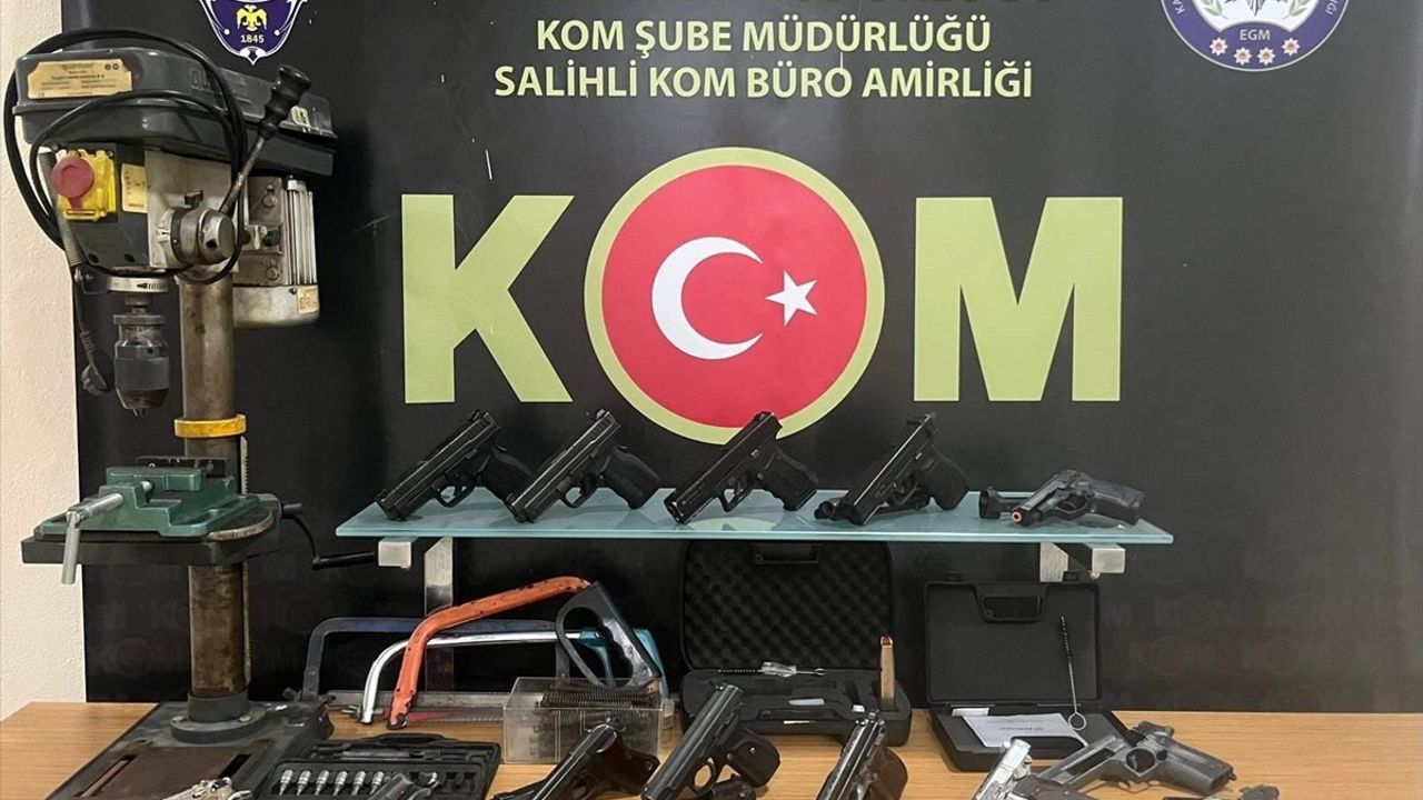 Manisa'da Yasa Dışı Silah Ticaretine Tutuklama