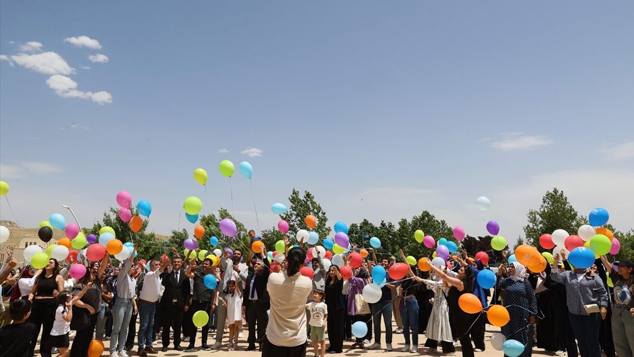 Mardin'de Gazzeli ve Lösemili Çocuklar İçin Balon Bırakıldı