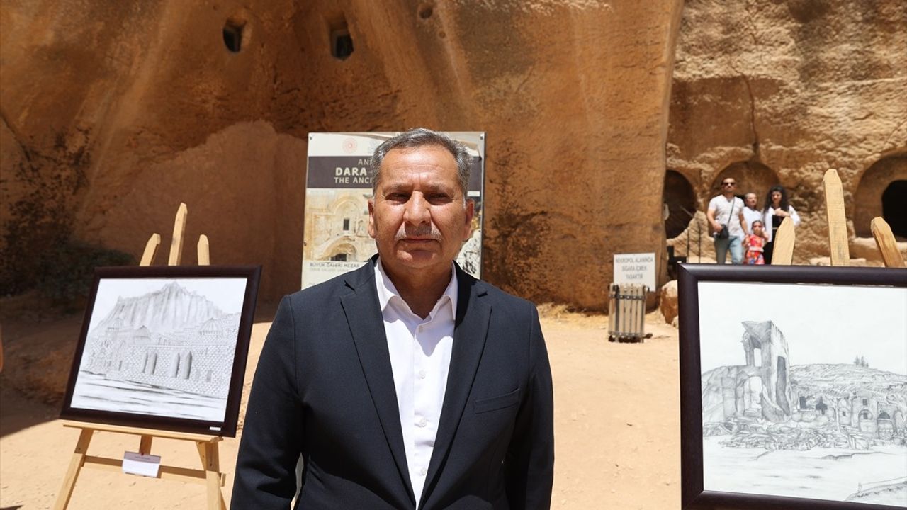 Mardin'in Tarihi Yapılarına Öğrenci Yorumları: Eserler Dara Antik Kenti'nde Sergilendi