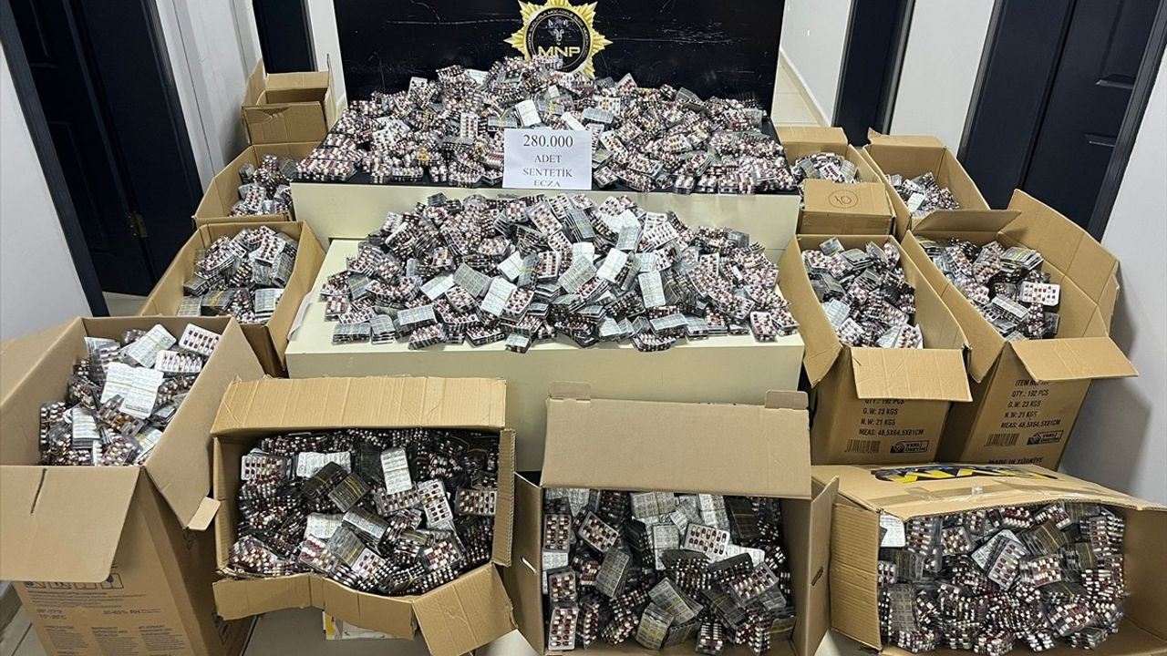 Mersin'de 280 Bin Sentetik Ecza Hapı Ele Geçirildi